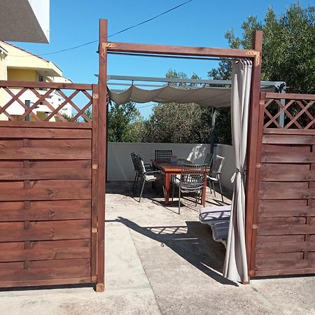 Apartman Carpe Diem Sutomiscica Luaran gambar