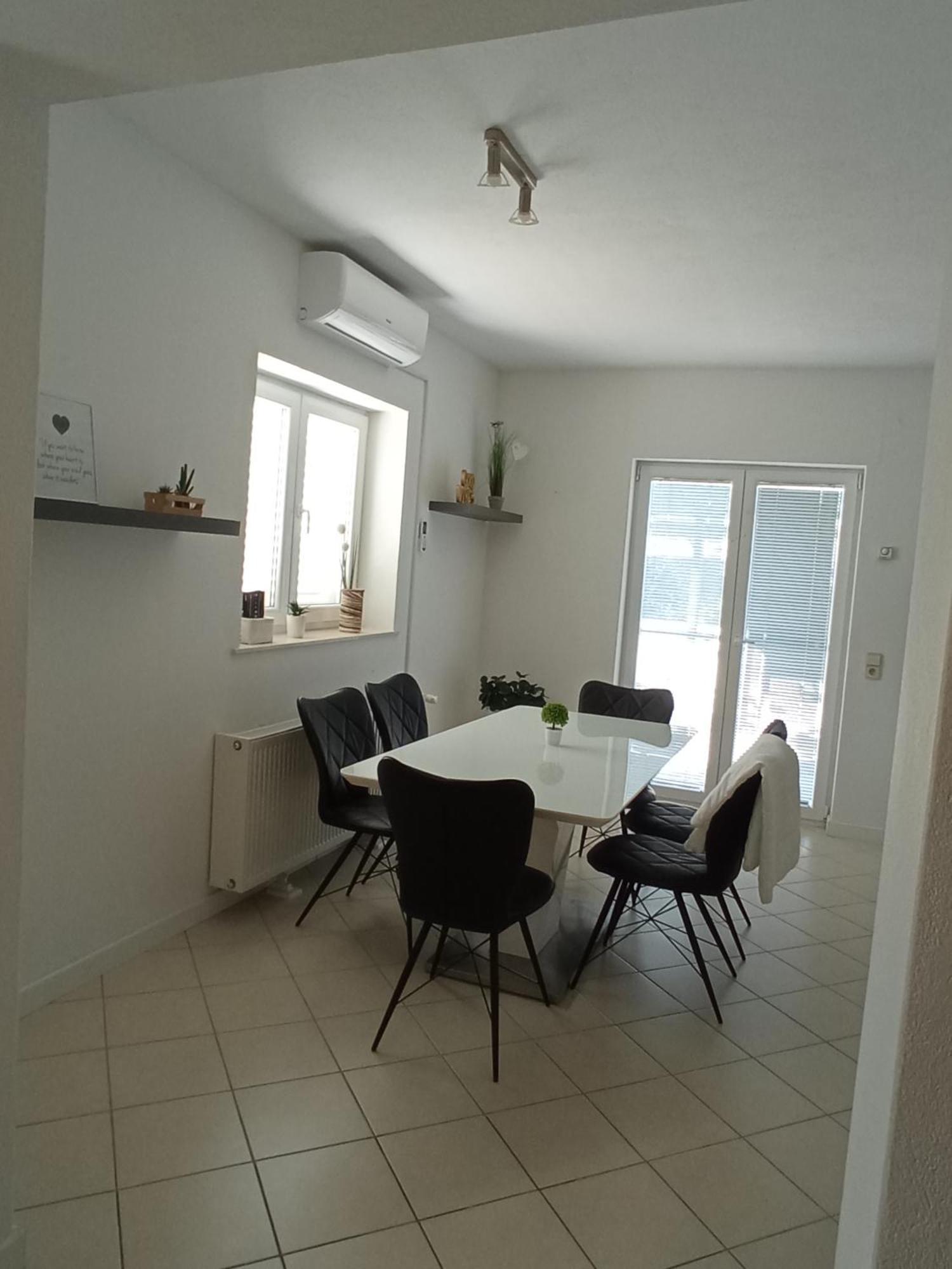 Apartman Carpe Diem Sutomiscica Luaran gambar